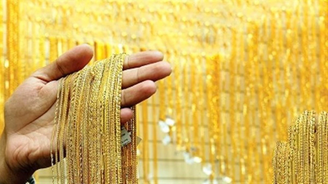 تراجع سعر الذهب في مصر متأثراً بقرار الفيدرالي الأمريكي وسط تقلبات الأسواق العالمية